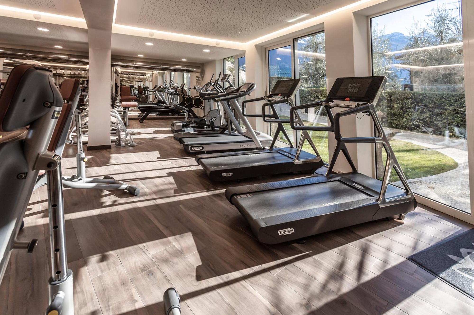 Park Hotel Imperial Limone sul Garda Zewnętrze zdjęcie The gym at the 57 Ocean penthouse